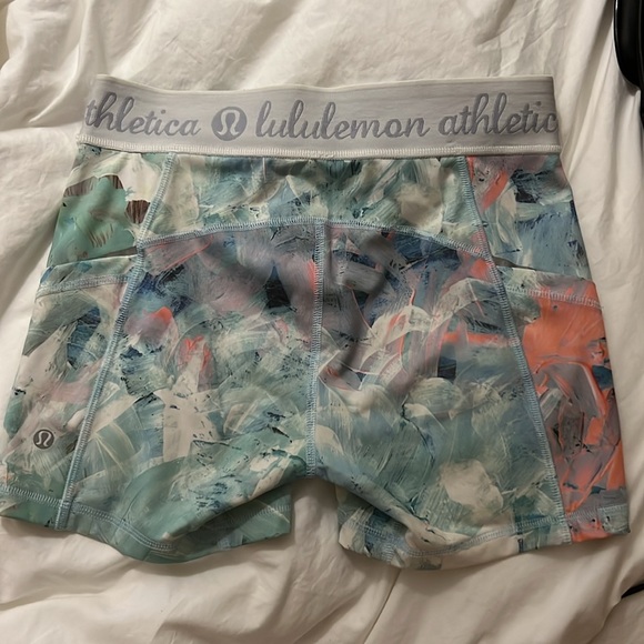 Rare Lululemon shorts size 6 blush illusion - Picture 2 of 3
